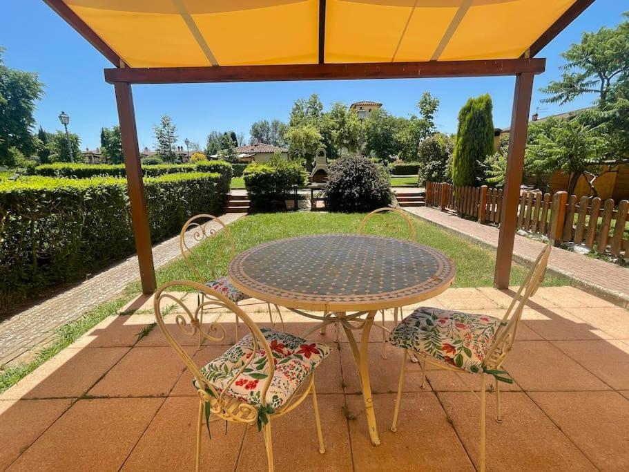 Casa Vacanza Villaggio Poggio Rosso Arezzo Exterior photo